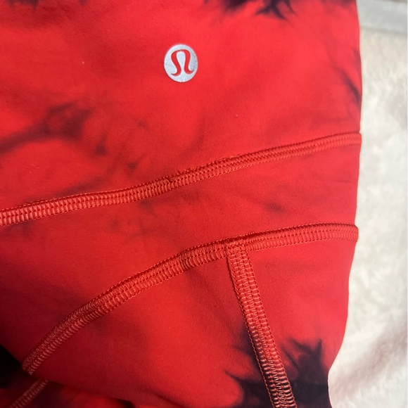 Lululemon Cropped Leggings in black and red tie dye with pockets Size 4 Like new - Picture 5 of 9